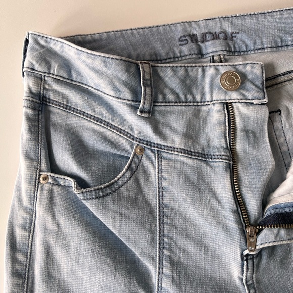Studio F Blue Jean - 6 - Picture 10 of 16
